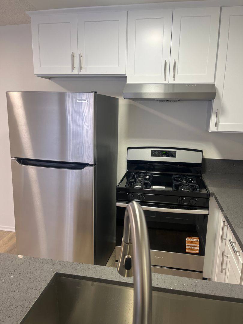 Apartment for rent at 7320 Hazeltine Ave, Van Nuys, CA 91405