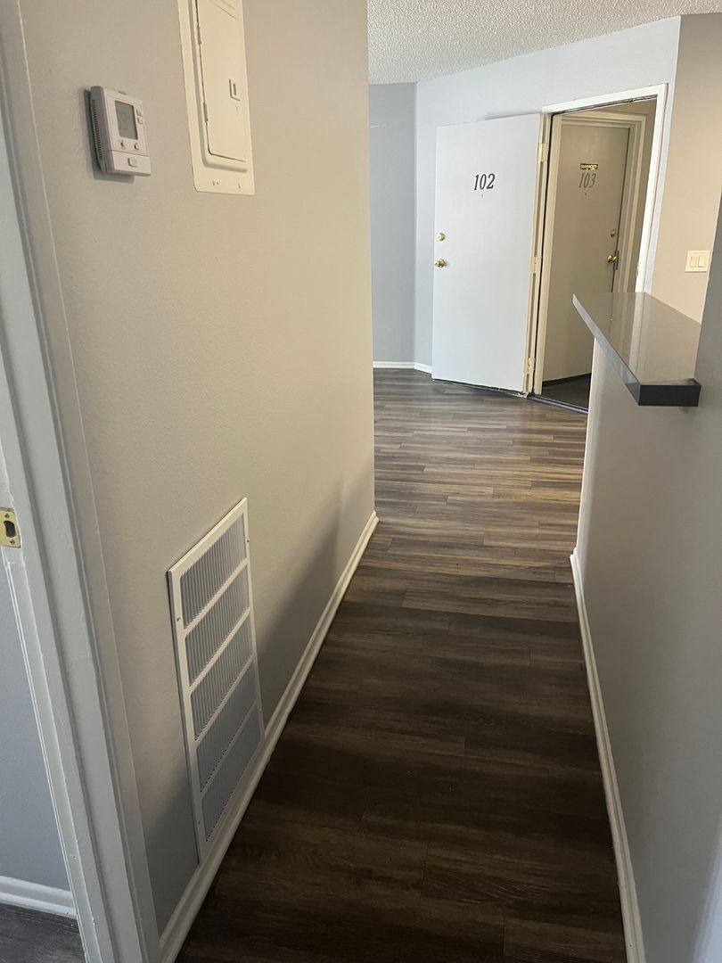 Apartment for rent at 7320 Hazeltine Ave, Van Nuys, CA 91405