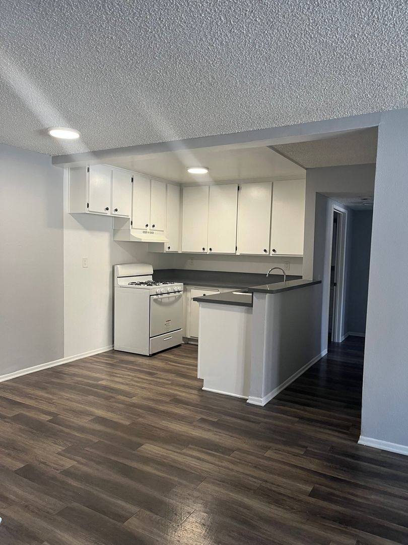 Apartment for rent at 7320 Hazeltine Ave, Van Nuys, CA 91405