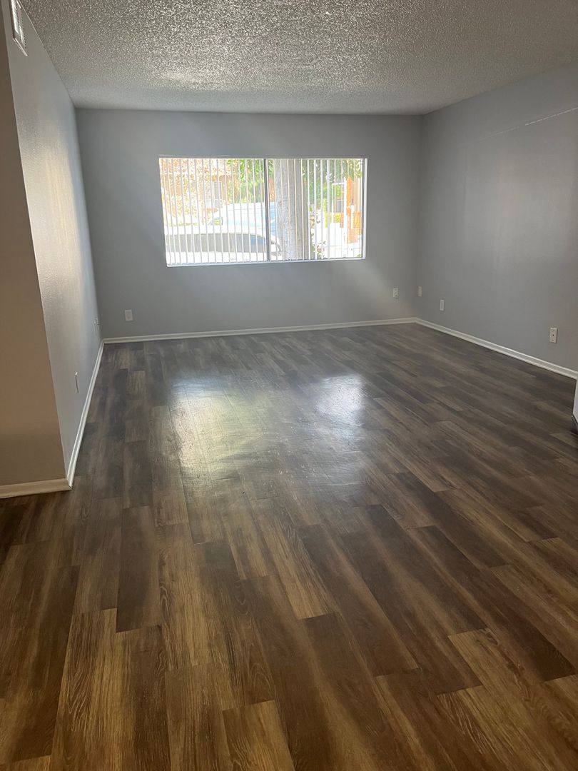Apartment for rent at 7320 Hazeltine Ave, Van Nuys, CA 91405