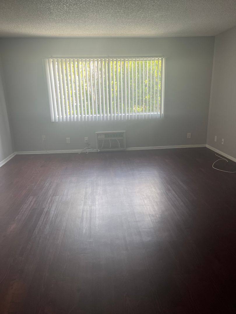 Apartment for rent at 7320 Hazeltine Ave, Van Nuys, CA 91405