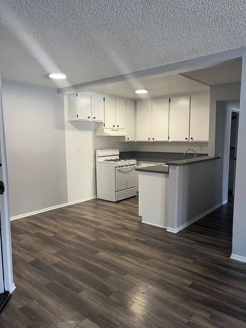 Apartment for rent at 7320 Hazeltine Ave, Van Nuys, CA 91405