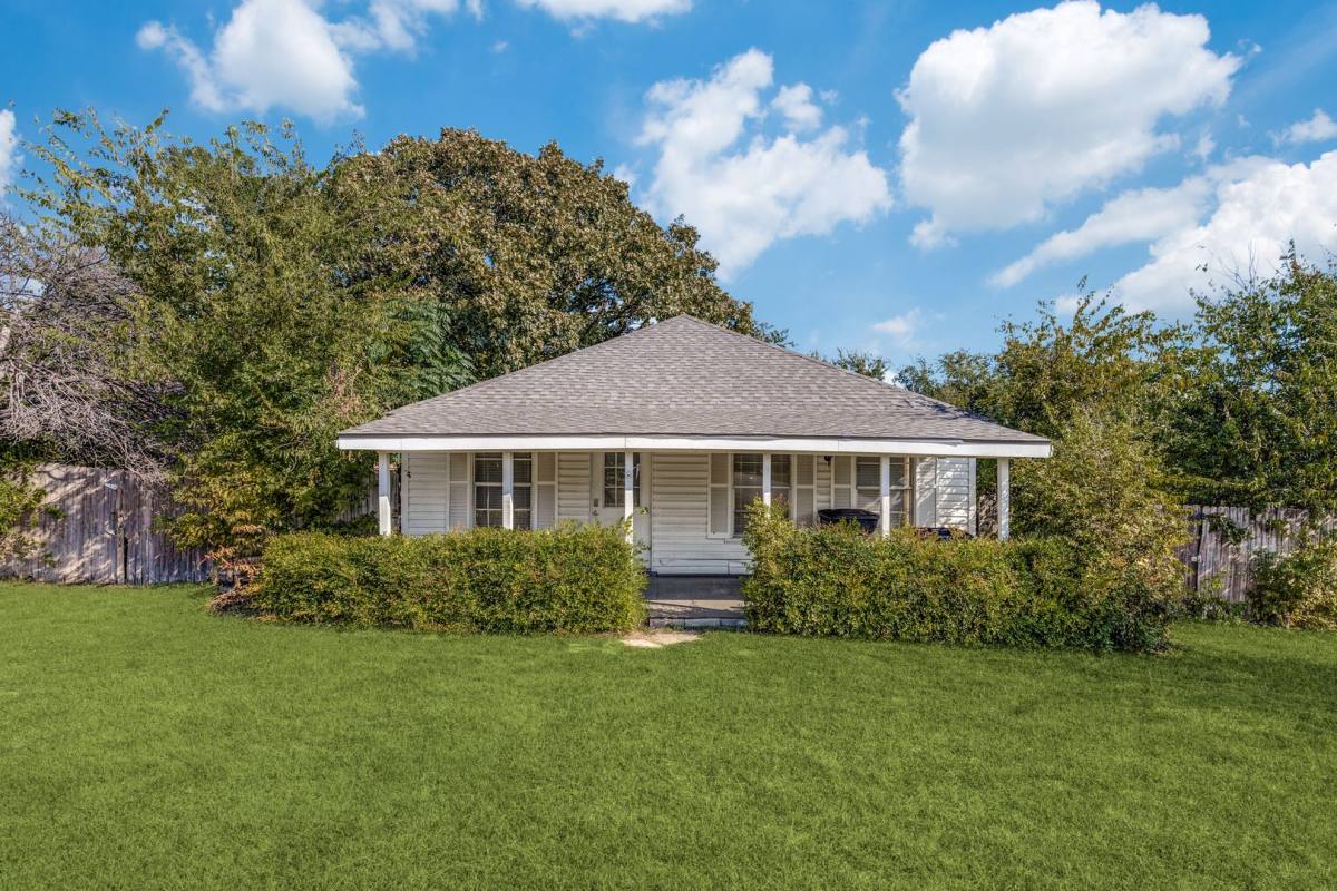 House for rent at 404 Darlene Lane, Arlington, TX 76010