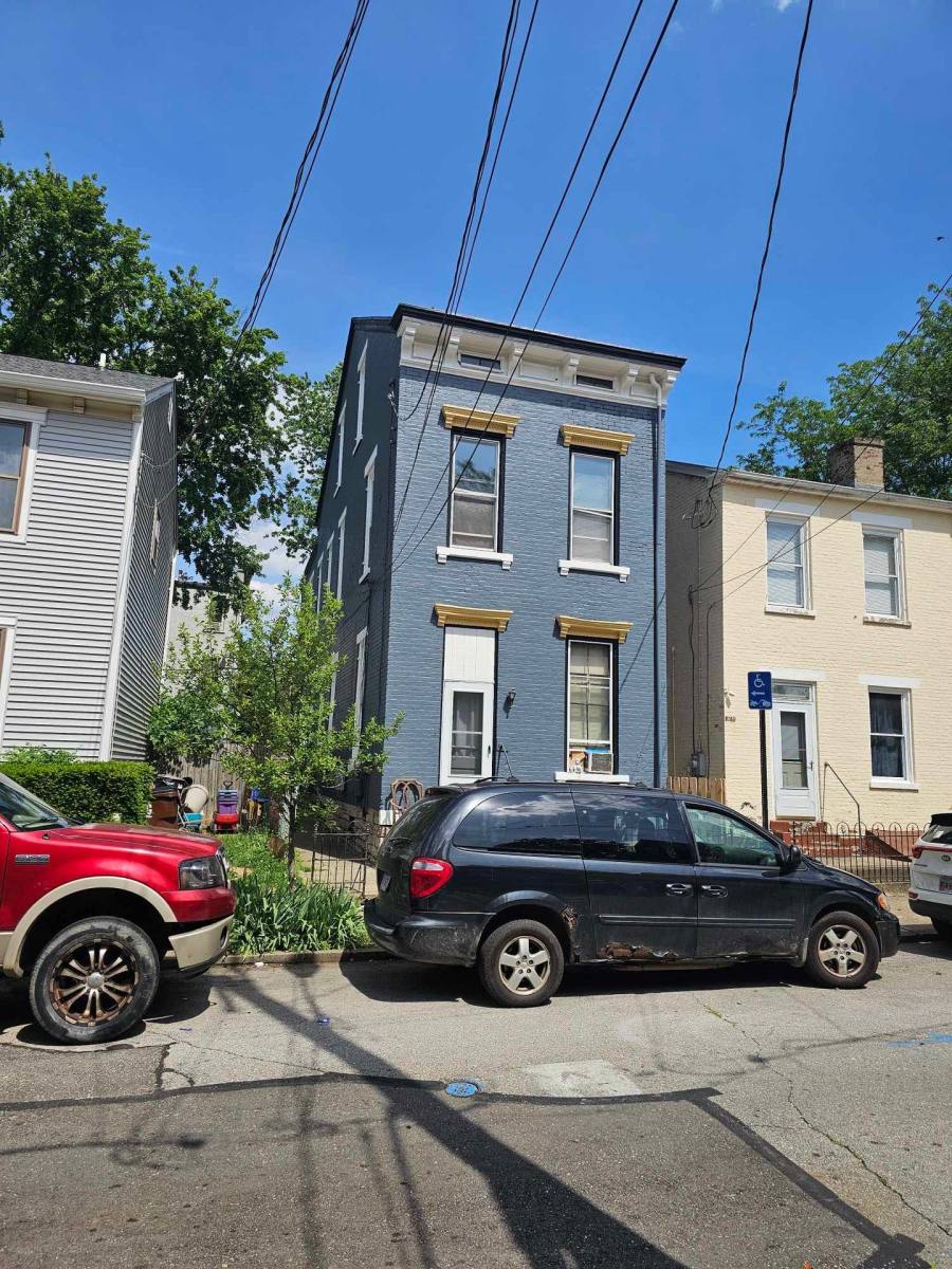 Apartment for rent at 1046 Banklick St, Covington, KY 41011