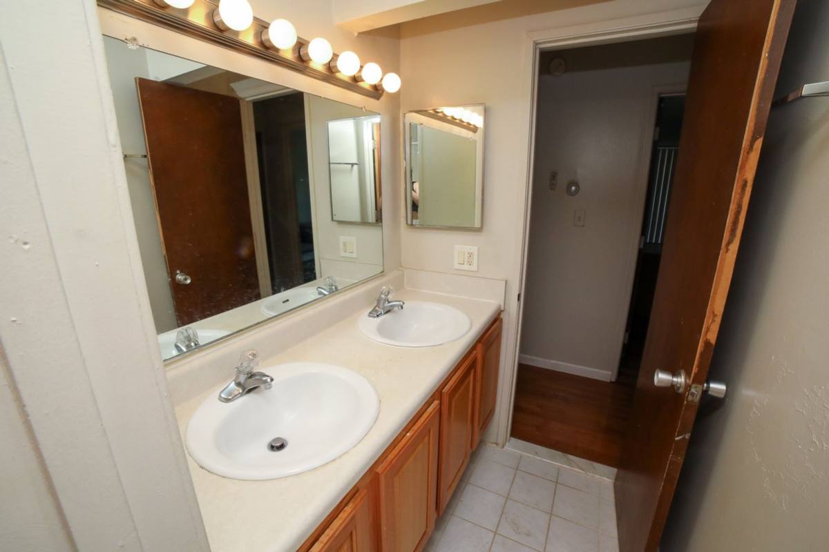 Apartment for rent at 911 S Forest, Ann Arbor, MI 48104