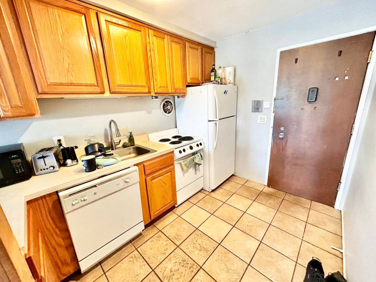 Apartment for rent at 911 S Forest, Ann Arbor, MI 48104