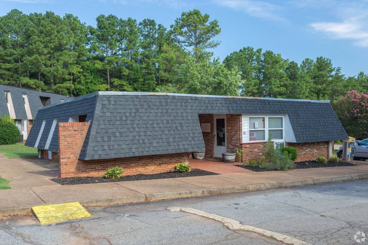 Apartment for rent at 208 Windwood Dr, Pickens, SC 29671
