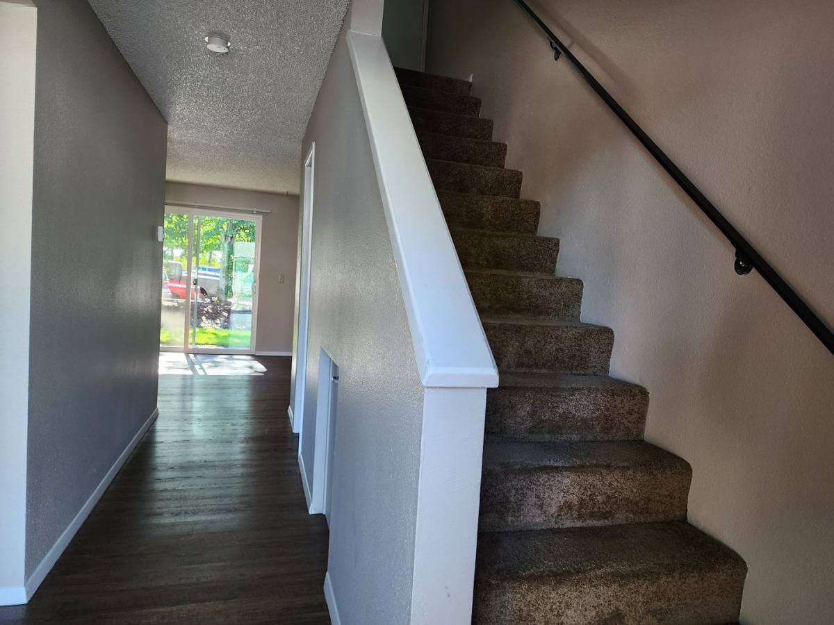 Townhouse for rent at 611 N Sitka Ave, Newberg, OR 97132