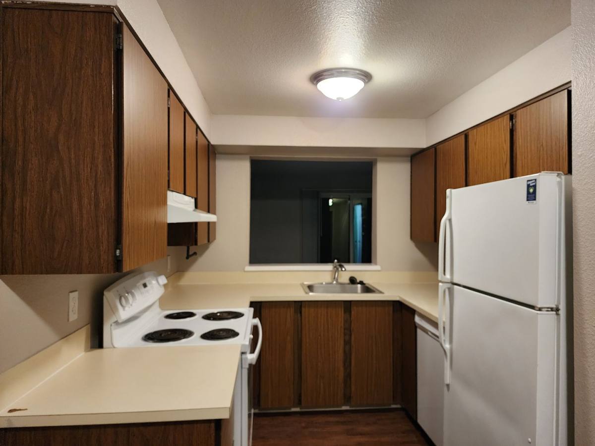 Townhouse for rent at 611 N Sitka Ave, Newberg, OR 97132