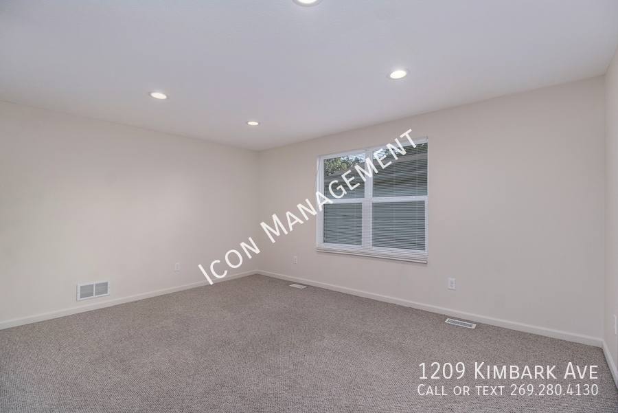 Townhouse for rent at 1209 Kimbark Ave, Kalamazoo, MI 49006