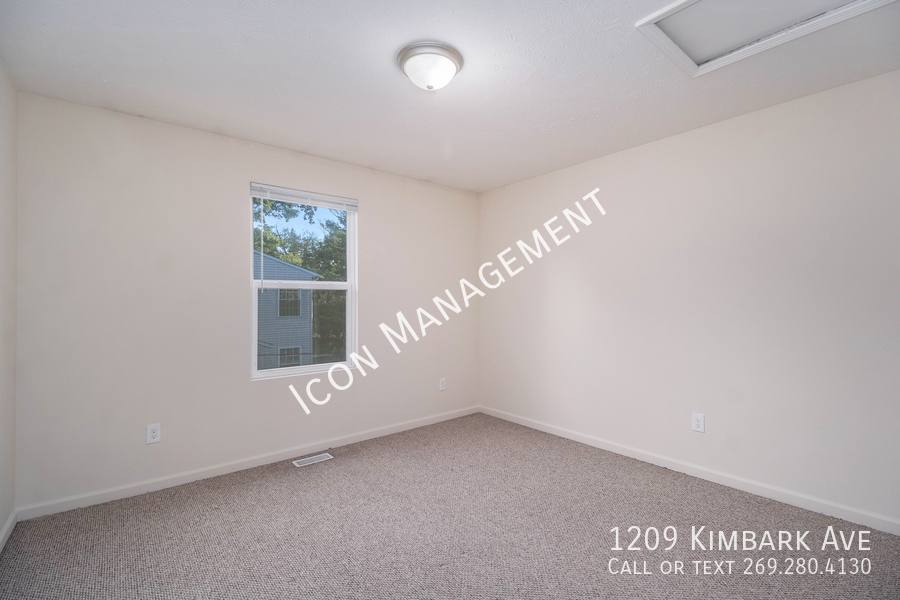 Townhouse for rent at 1209 Kimbark Ave, Kalamazoo, MI 49006