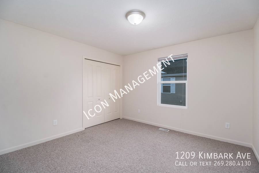 Townhouse for rent at 1209 Kimbark Ave, Kalamazoo, MI 49006