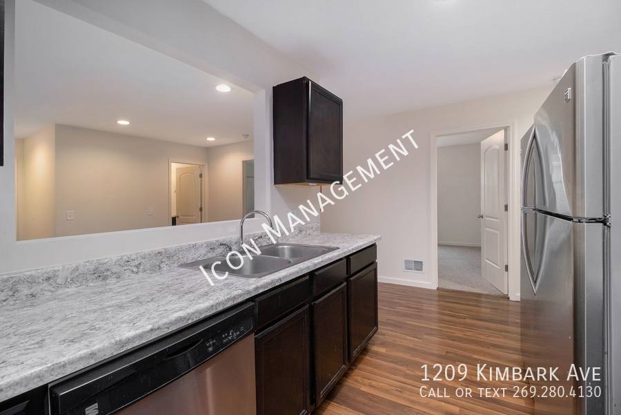 Townhouse for rent at 1209 Kimbark Ave, Kalamazoo, MI 49006