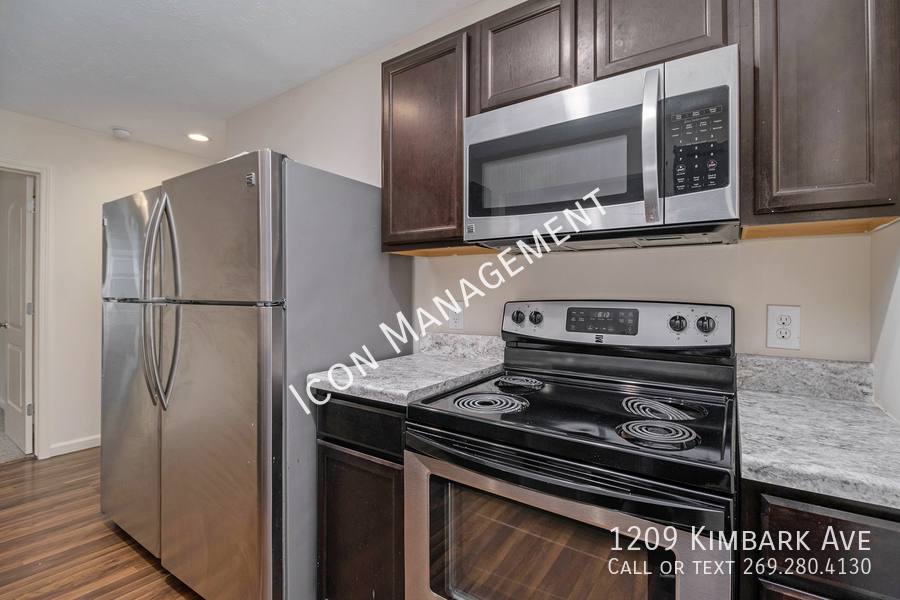 Townhouse for rent at 1209 Kimbark Ave, Kalamazoo, MI 49006