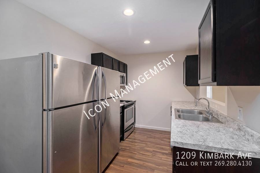 Townhouse for rent at 1209 Kimbark Ave, Kalamazoo, MI 49006