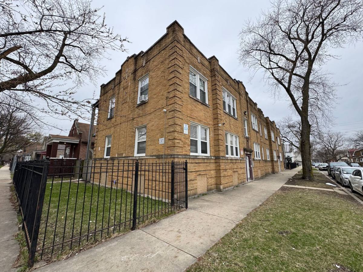 Apartment for rent at 1056 N Hamlin Ave 3801-07 W Thomas, Chicago, IL 60651