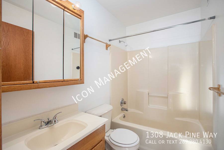 Townhouse for rent at 1308 Jack Pine Way, Kalamazoo, MI 49006
