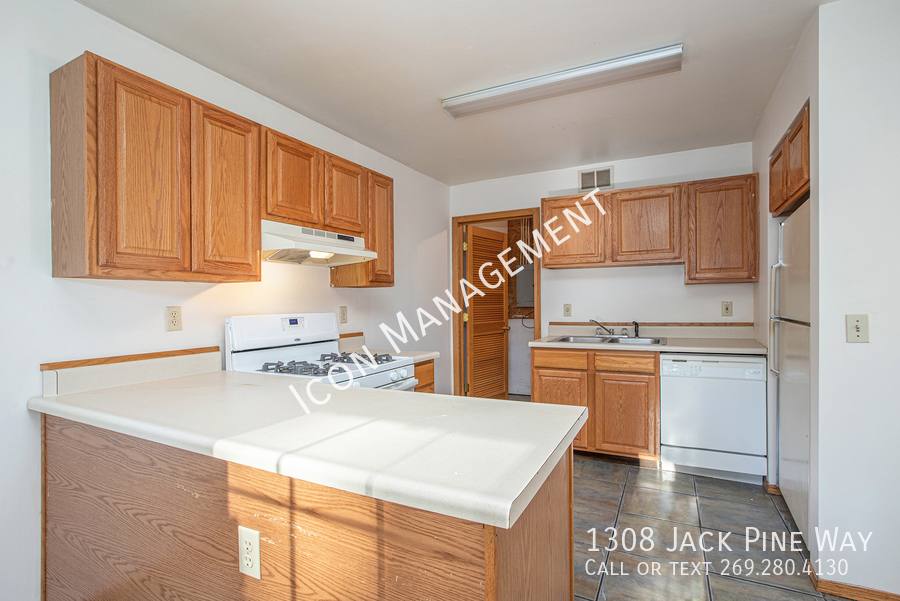 Townhouse for rent at 1308 Jack Pine Way, Kalamazoo, MI 49006