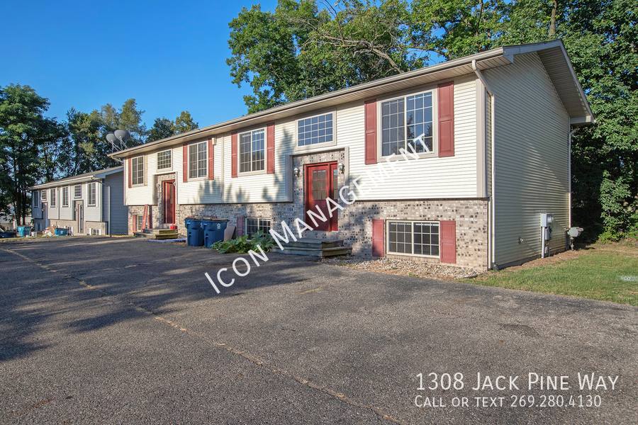 Townhouse for rent at 1308 Jack Pine Way, Kalamazoo, MI 49006