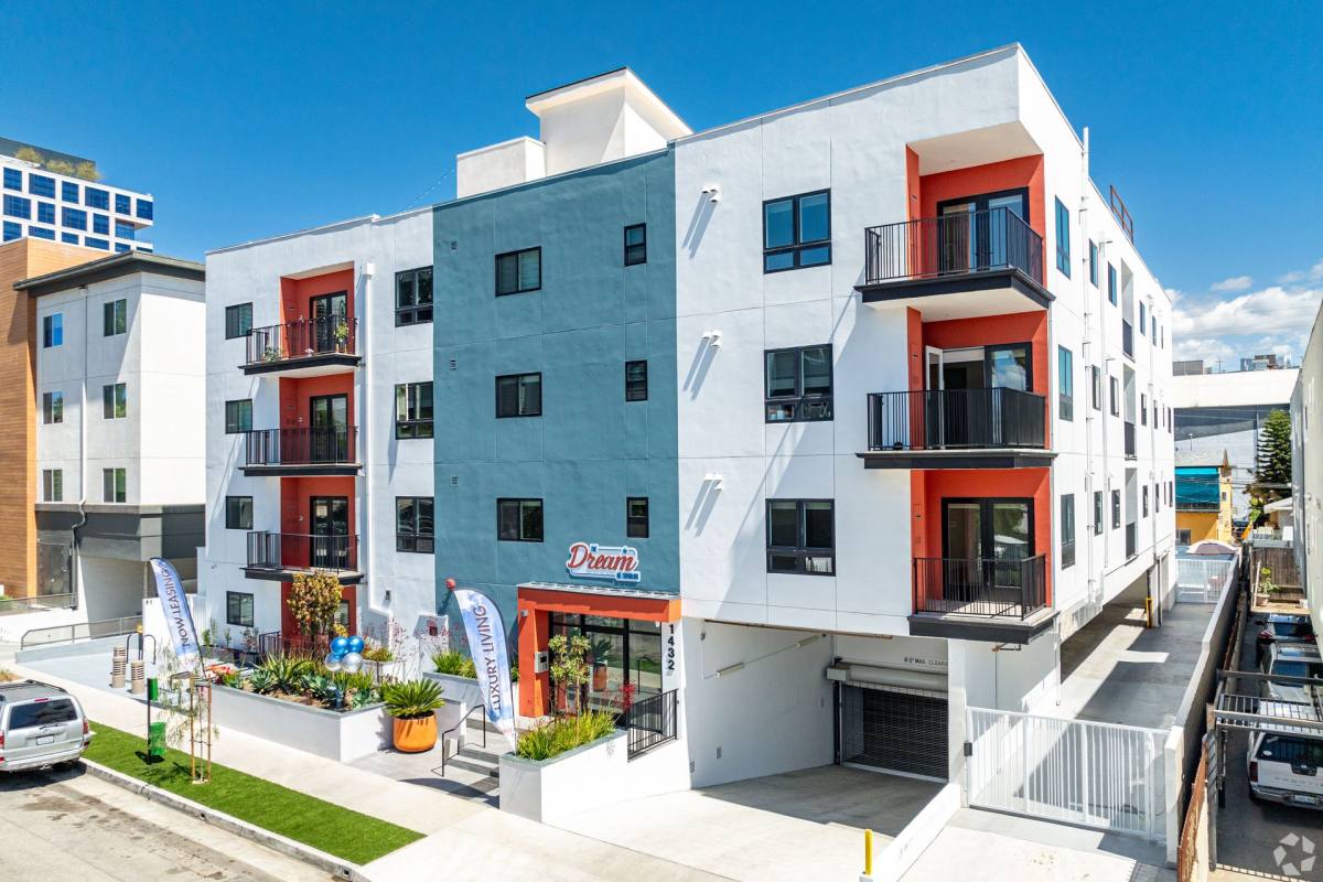 Apartment for rent at 1432 Tamarind Ave, Los Angeles, CA 90028