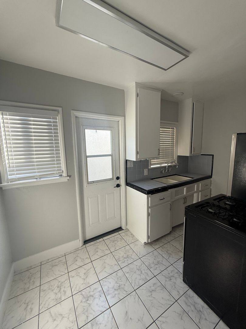 Apartment for rent at 924-934 Termino Ave, Long Beach, CA 90804