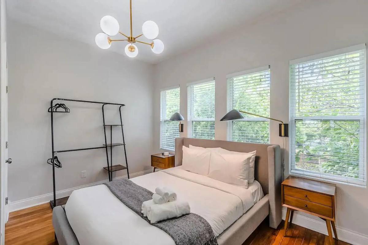 Apartment for rent at 1704 S Akard St, Dallas, TX 75215