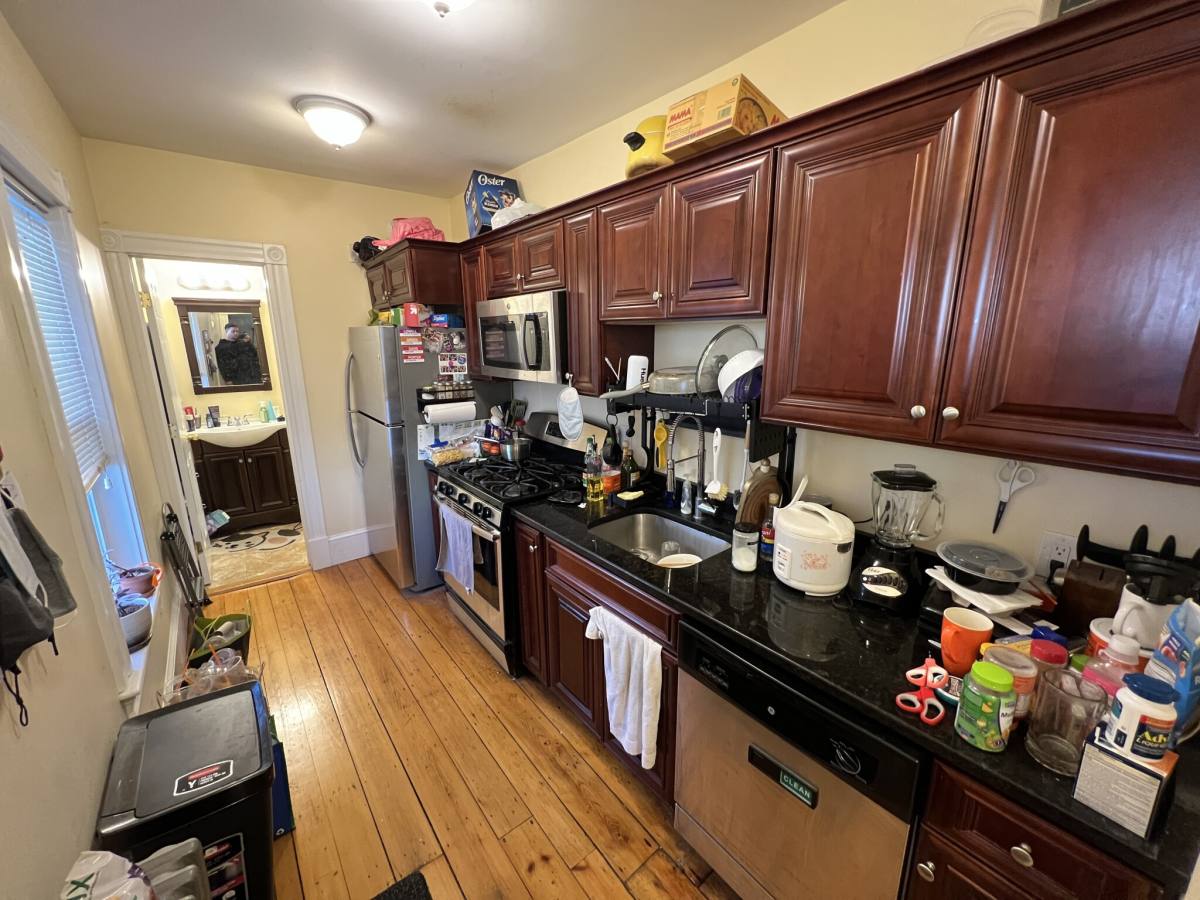 Apartment for rent at 6 White St Place #1R, Cambridge, MA 02140