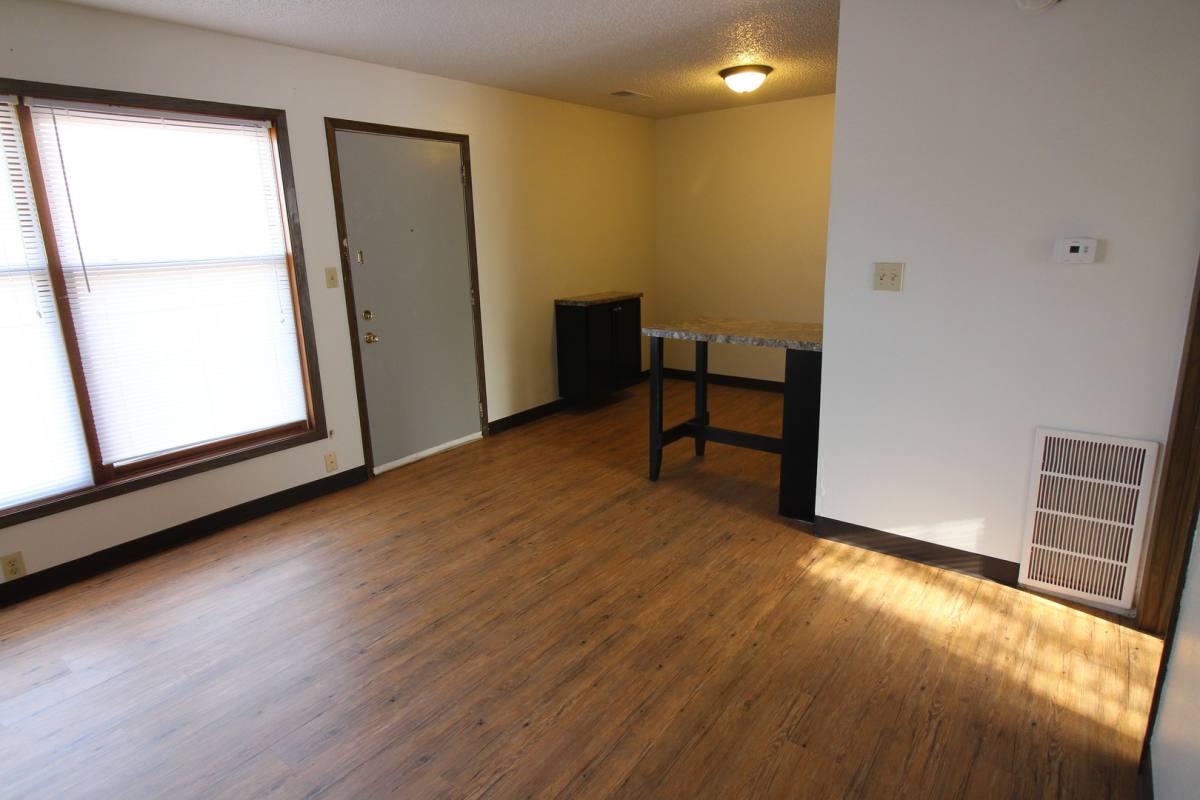 Apartment for rent at 1106-1110 Kent Circle, Waterloo, IA 50701