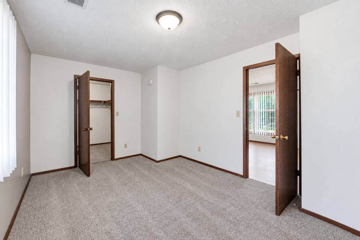 Apartment for rent at 1106-1110 Kent Circle, Waterloo, IA 50701