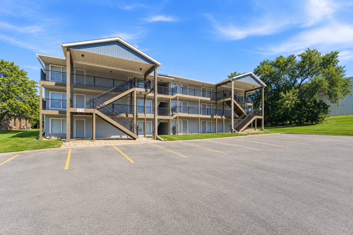 Apartment for rent at 1106-1110 Kent Circle, Waterloo, IA 50701