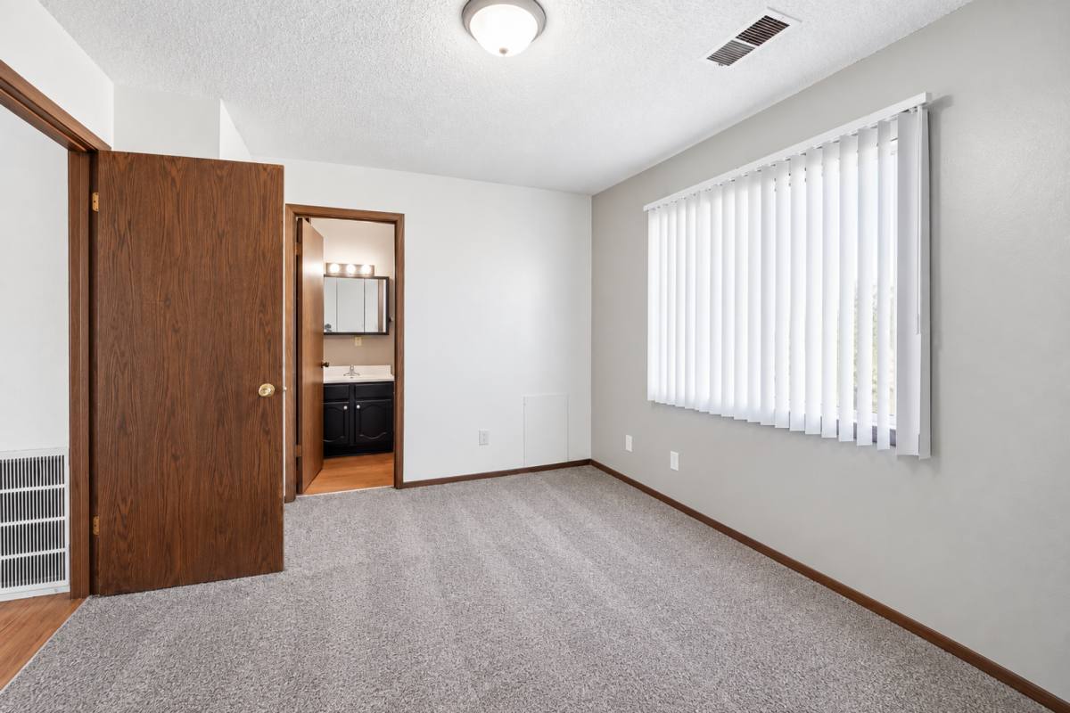 Apartment for rent at 1106-1110 Kent Circle, Waterloo, IA 50701