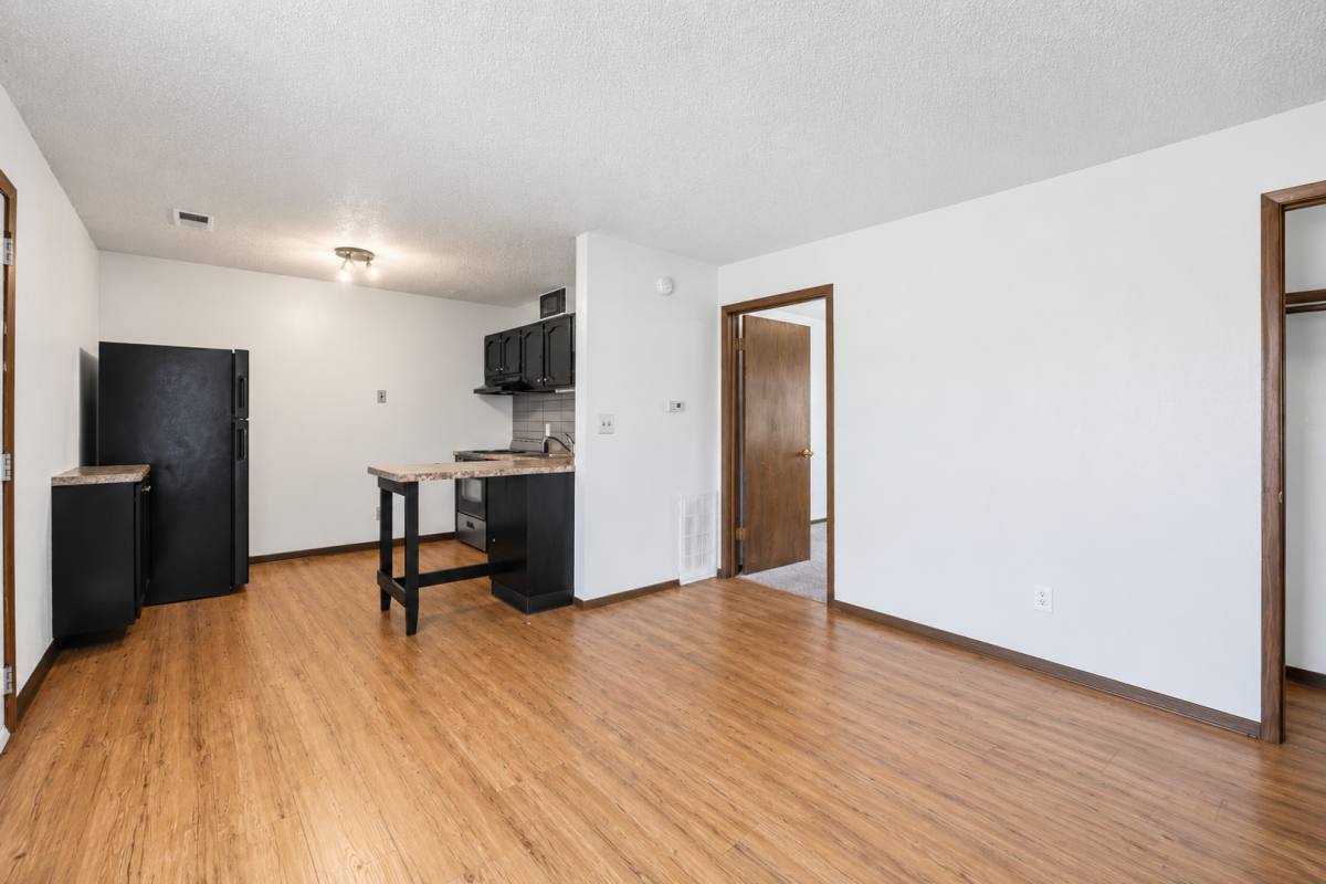 Apartment for rent at 1106-1110 Kent Circle, Waterloo, IA 50701