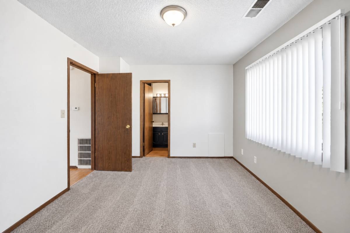 Apartment for rent at 1106-1110 Kent Circle, Waterloo, IA 50701