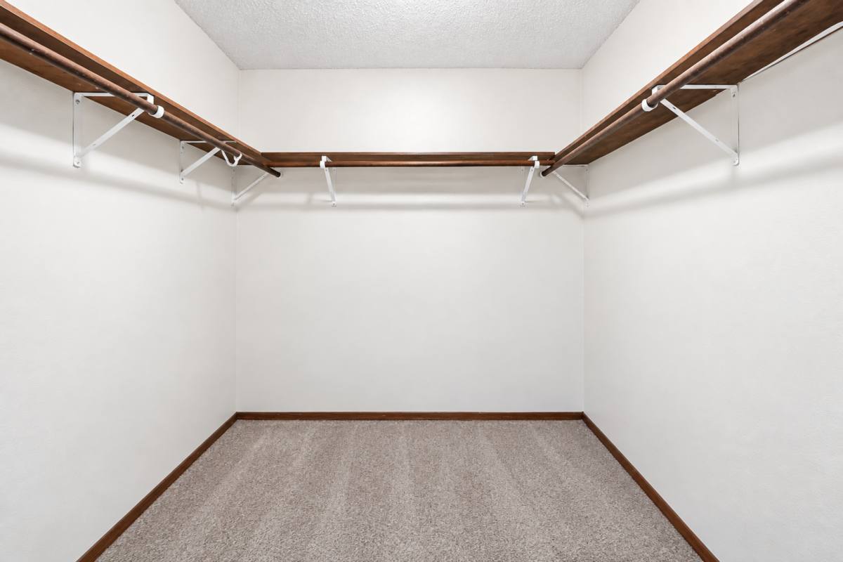 Apartment for rent at 1106-1110 Kent Circle, Waterloo, IA 50701