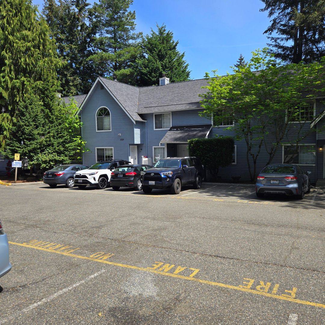 Townhouse for rent at 5725 200th St SW, Lynnwood, WA 98036