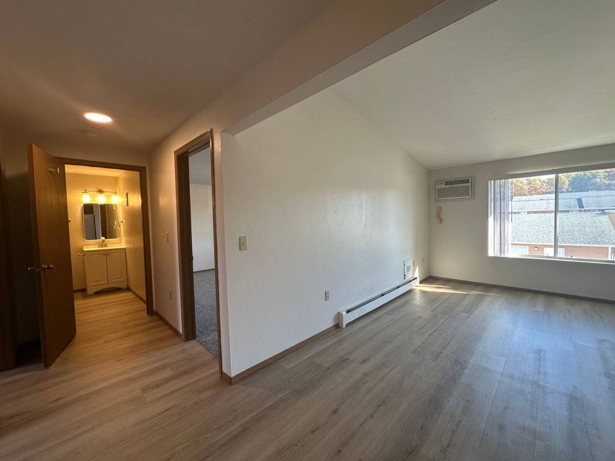 Apartment for rent at 2705 Humboldt Rd, Green Bay, WI 54311