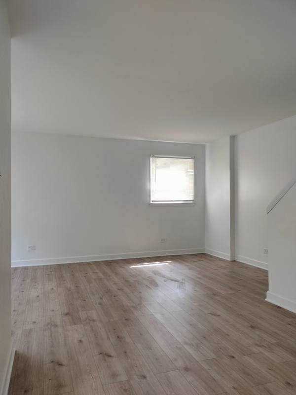 Townhouse for rent at 7910 S Muskegon Ave #1, Chicago, IL 60617
