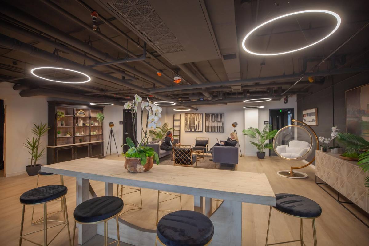 Apartment for rent at 3638 Motor Ave, Los Angeles, CA 90034