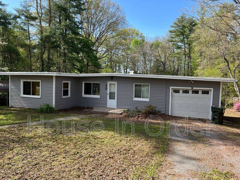 House for rent at 1451 Dana Rd, Hendersonville, NC 28792