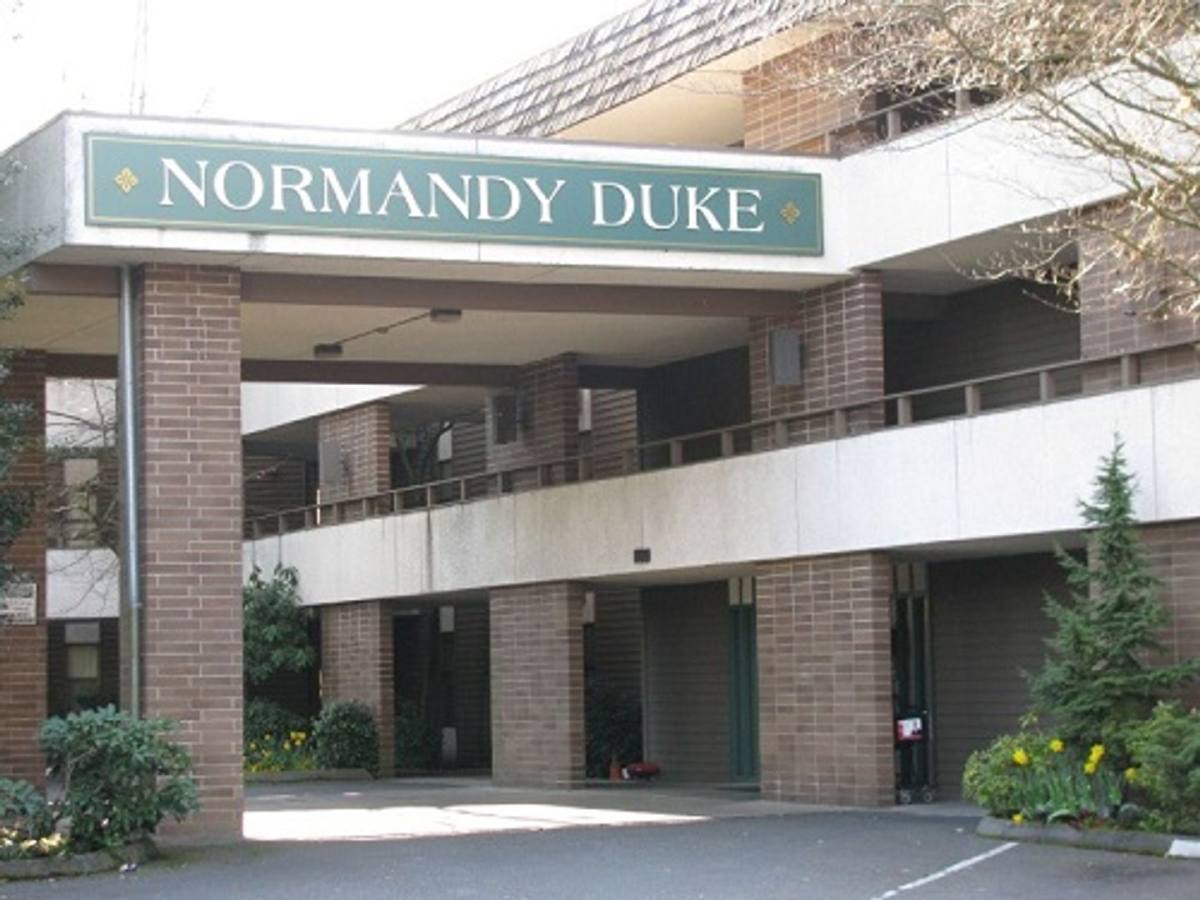 Apartment for rent at 160 SW Normandy Rd, Seattle, WA 98166