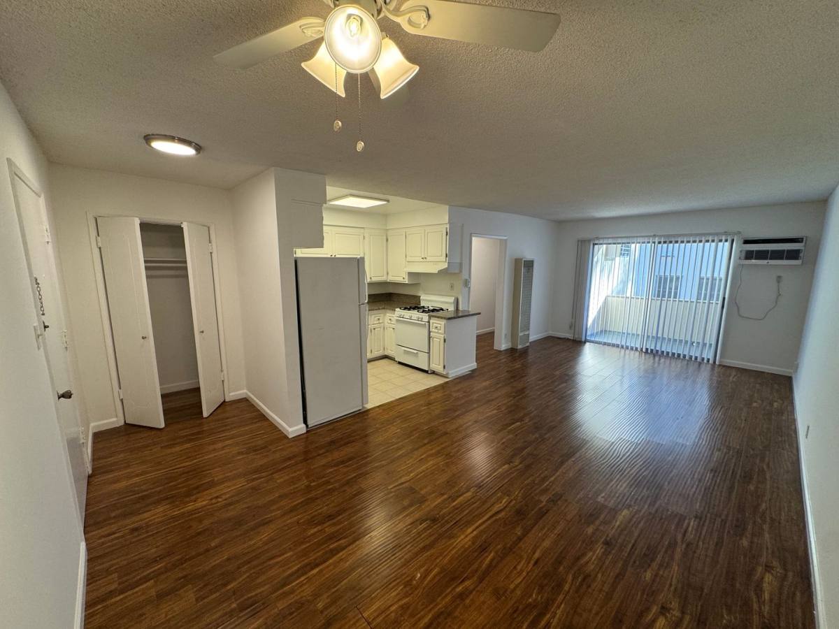 Apartment for rent at 617 N Orange Dr, Los Angeles, CA 90036