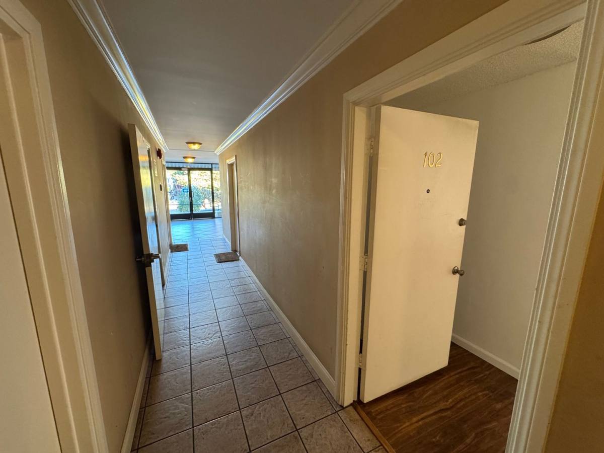 Apartment for rent at 617 N Orange Dr, Los Angeles, CA 90036