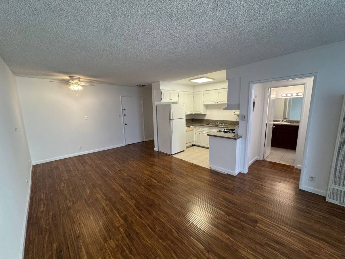 Apartment for rent at 617 N Orange Dr, Los Angeles, CA 90036