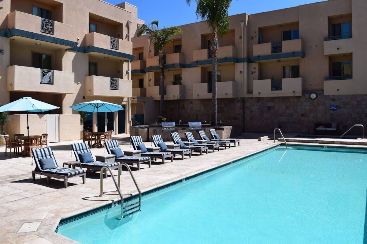 Apartment for rent at 8020 Manchester Ave, Playa Del Rey, CA 90293