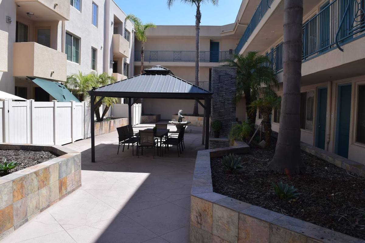 Apartment for rent at 8020 Manchester Ave, Playa Del Rey, CA 90293