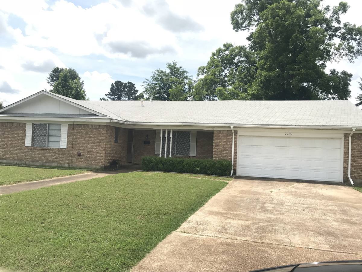 House for rent at 2950 Clark Lane, Paris, TX 75460