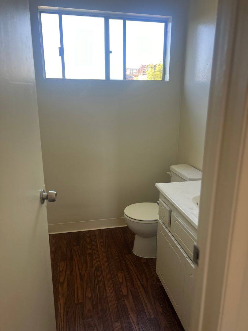 Apartment for rent at 2525 28th St, Santa Monica, CA 90405
