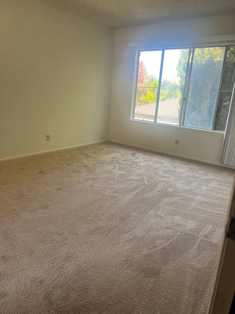 Apartment for rent at 2525 28th St, Santa Monica, CA 90405