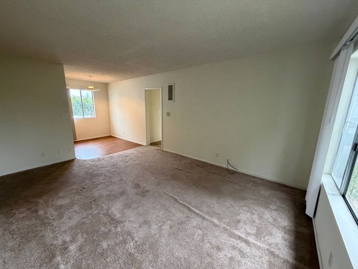Apartment for rent at 2525 28th St, Santa Monica, CA 90405