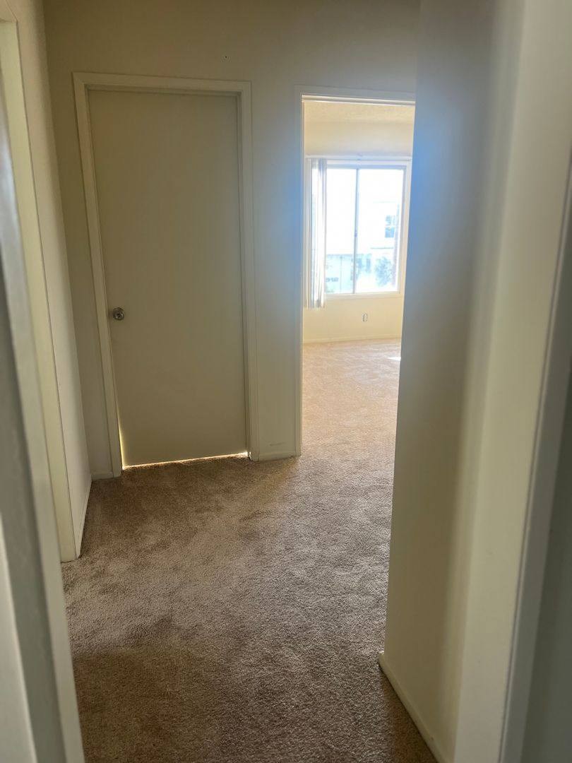 Apartment for rent at 2525 28th St, Santa Monica, CA 90405
